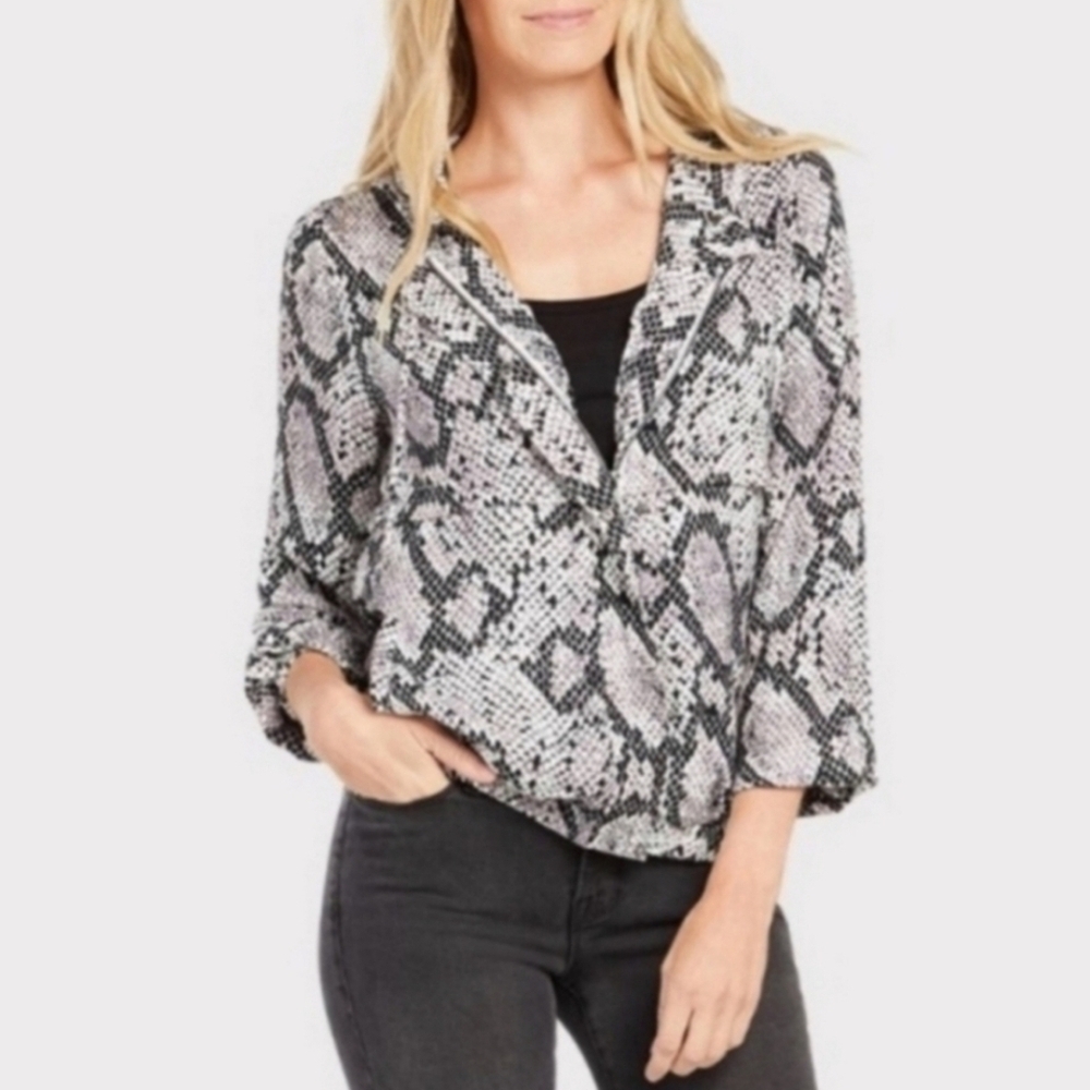 New Chaser Cropped Flap panel snake jacket Size Medium